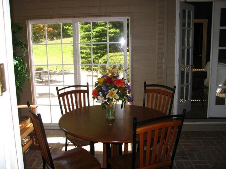 Spruce Hill Inn&Cottages Mansfield Rum bild